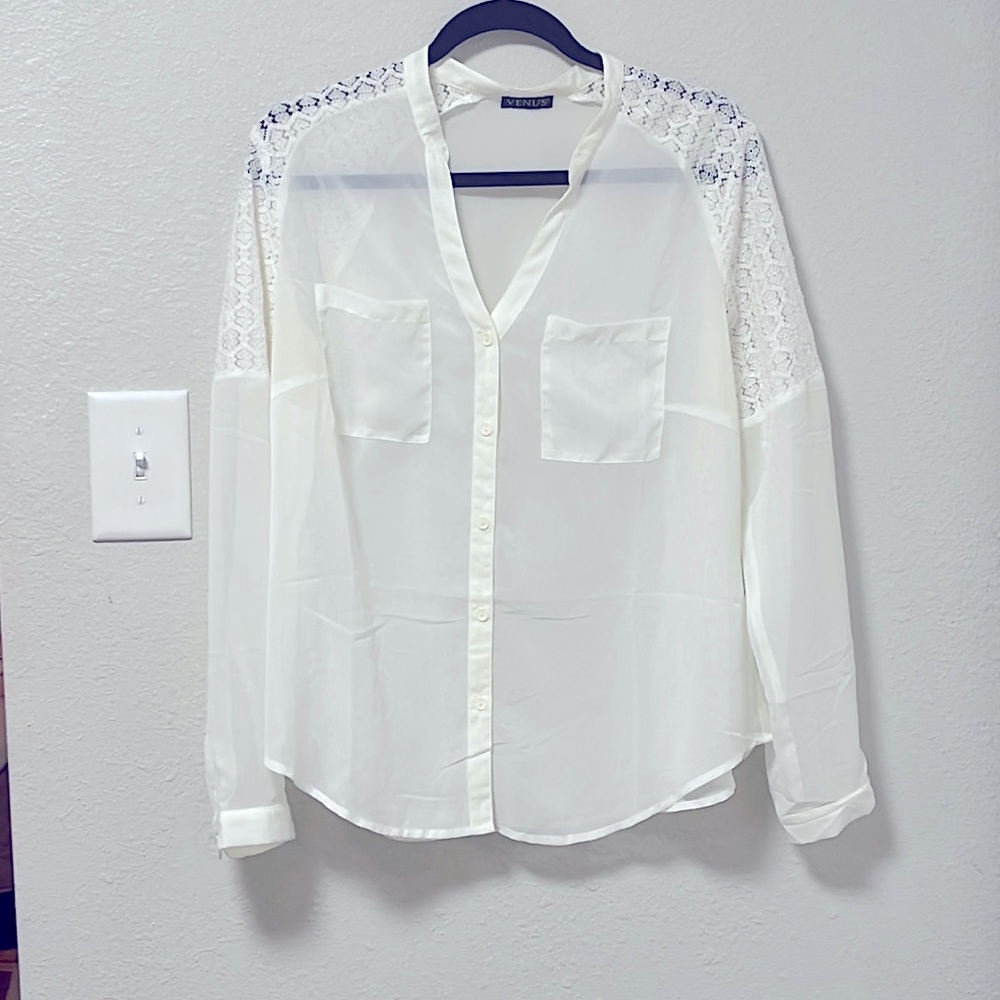 🎉HP🎉Silk pajama style Button Down Blouse intricate flower & lace detail